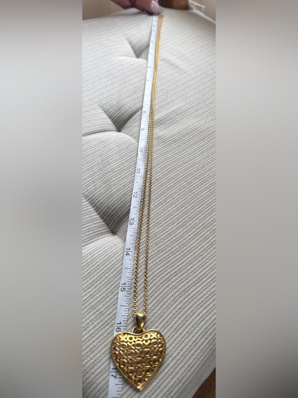 Anne Klein XOXO Heart Filigree Gold Tone Vintage Pendant Necklace - Picture 9 of 9